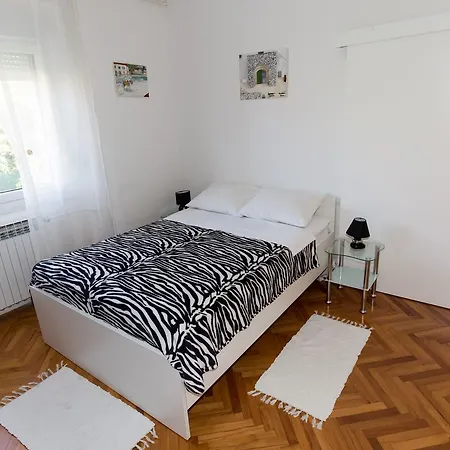 Davorka Apartment Bozava