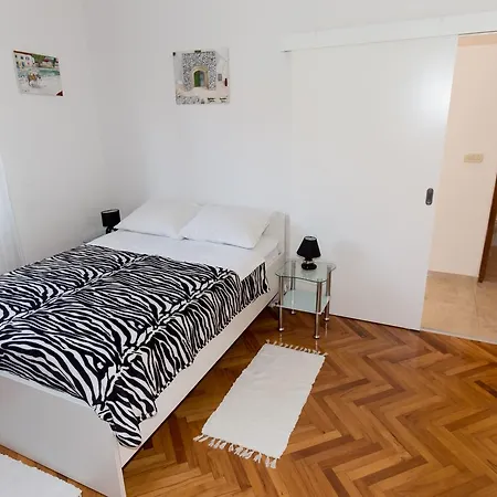 Davorka Apartment *
